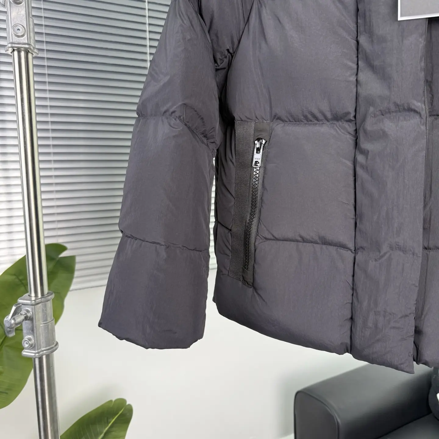 Black Label Hooded Down Puffer Jacket D55020980 — view 4