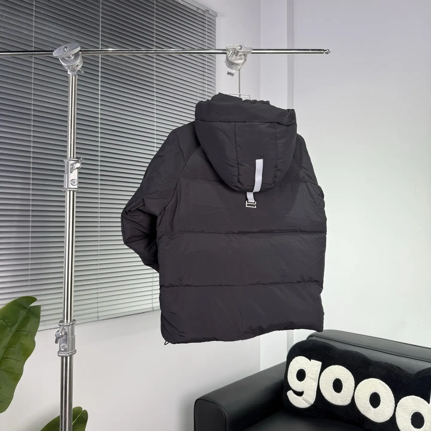 Black Label Hooded Down Puffer Jacket D55020980 — view 5