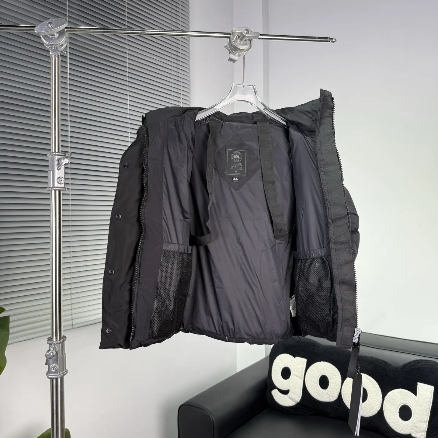 Black Label Hooded Down Puffer Jacket D55020980 — view 8