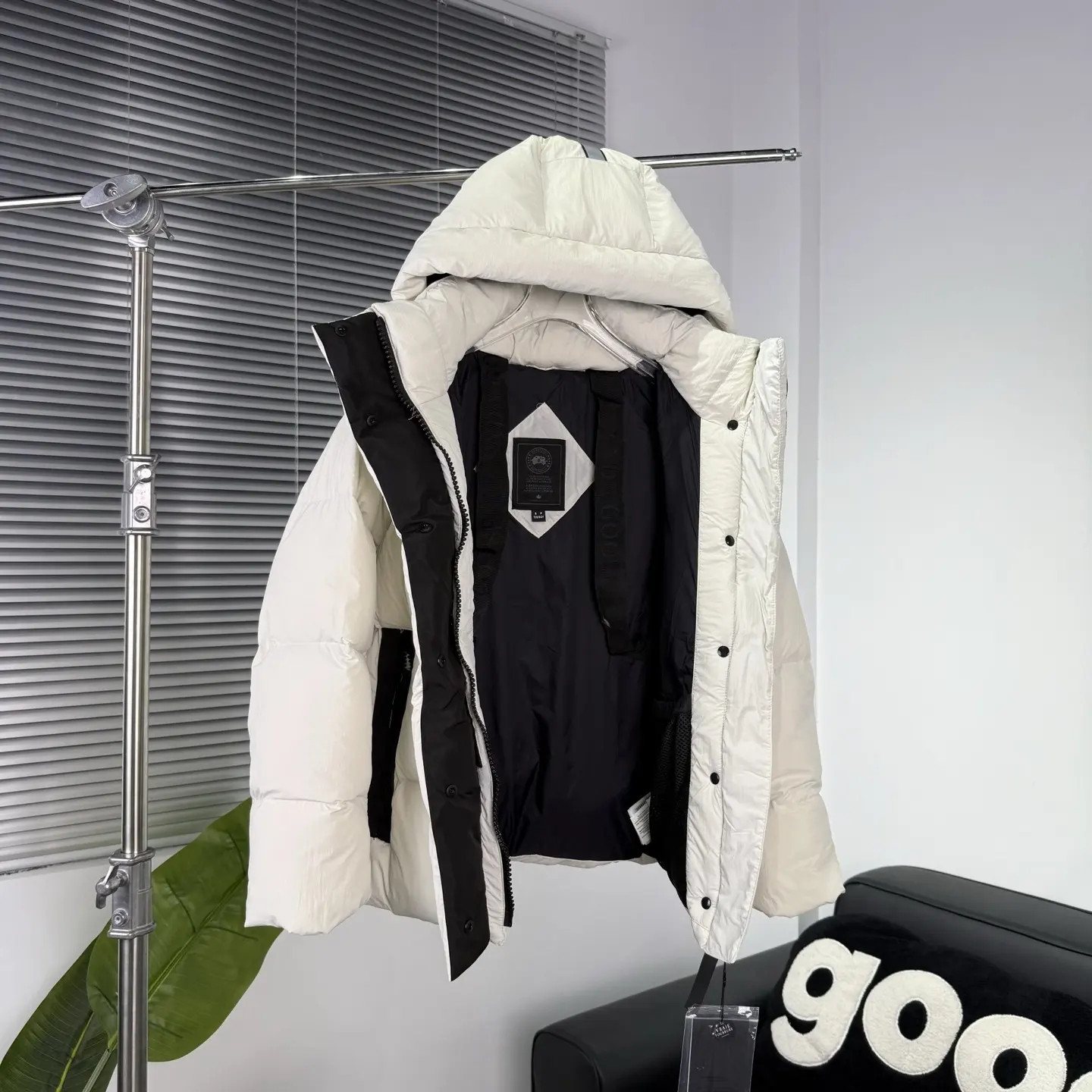 Canada Goose Black Label Hooded Puffer Jacket D55020981 — view 7