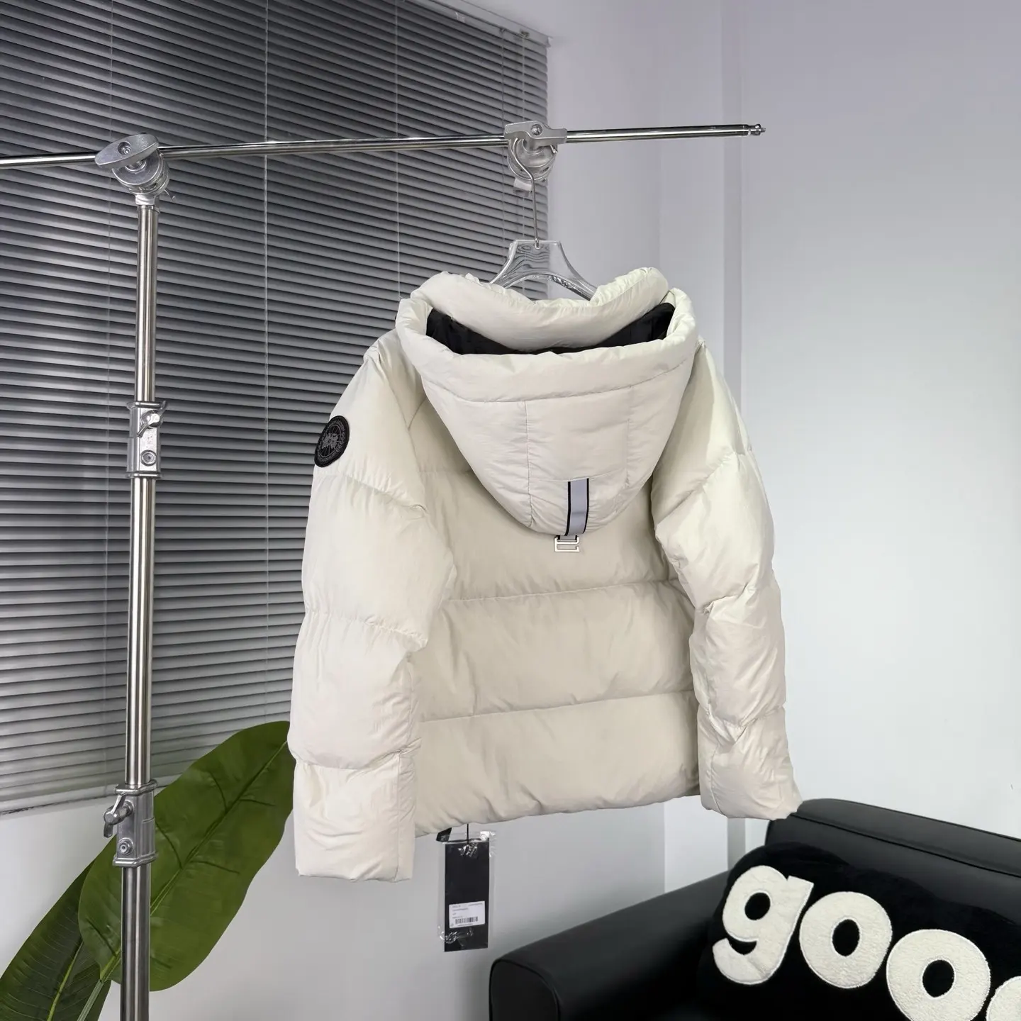 Canada Goose Black Label Hooded Puffer Jacket D55020981 — view 8