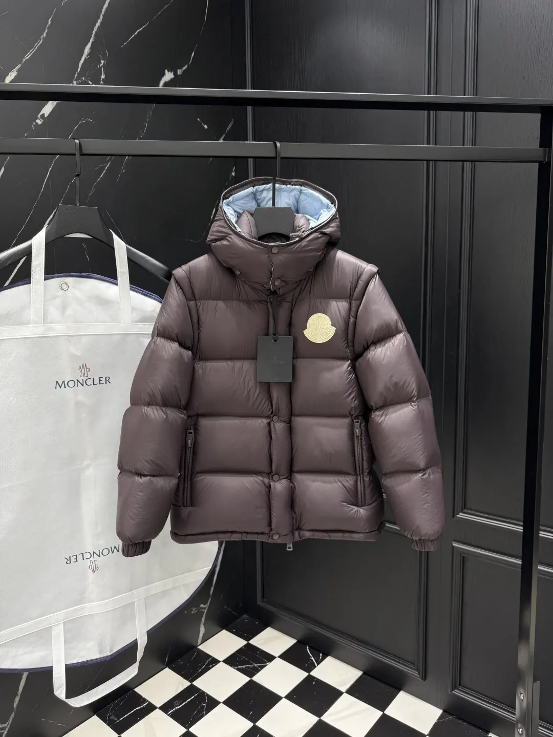 Moncler Detachable Sleeve Down Puffer Jacket D57020873