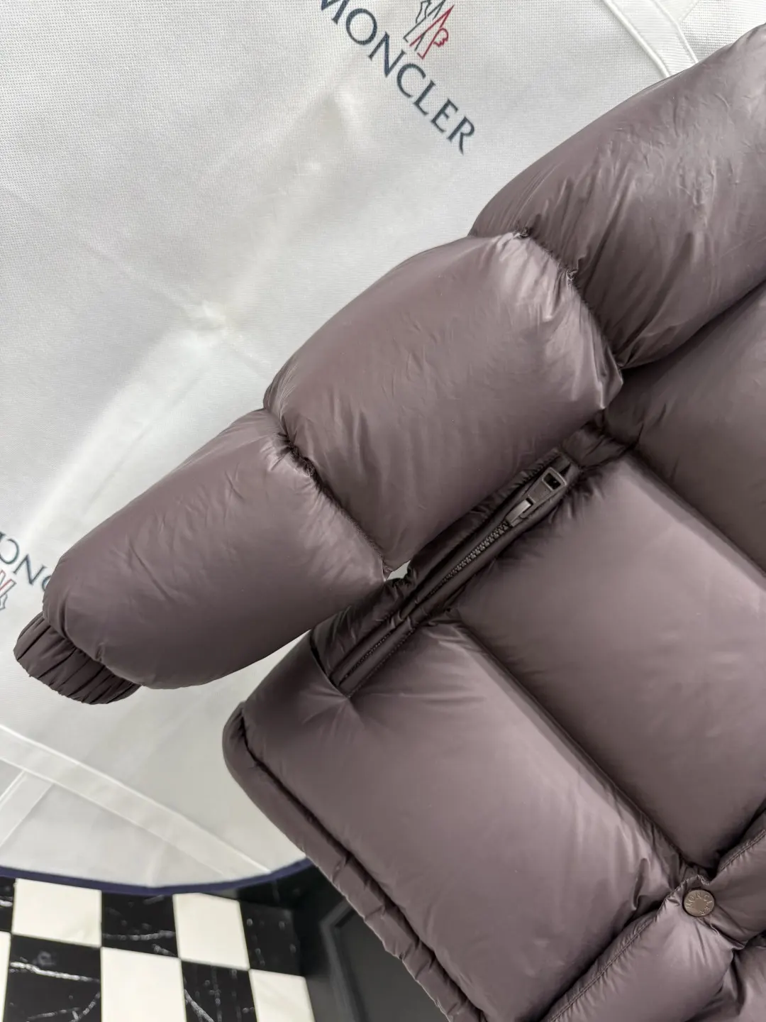 Moncler Detachable Sleeve Down Puffer Jacket D57020873 — view 5