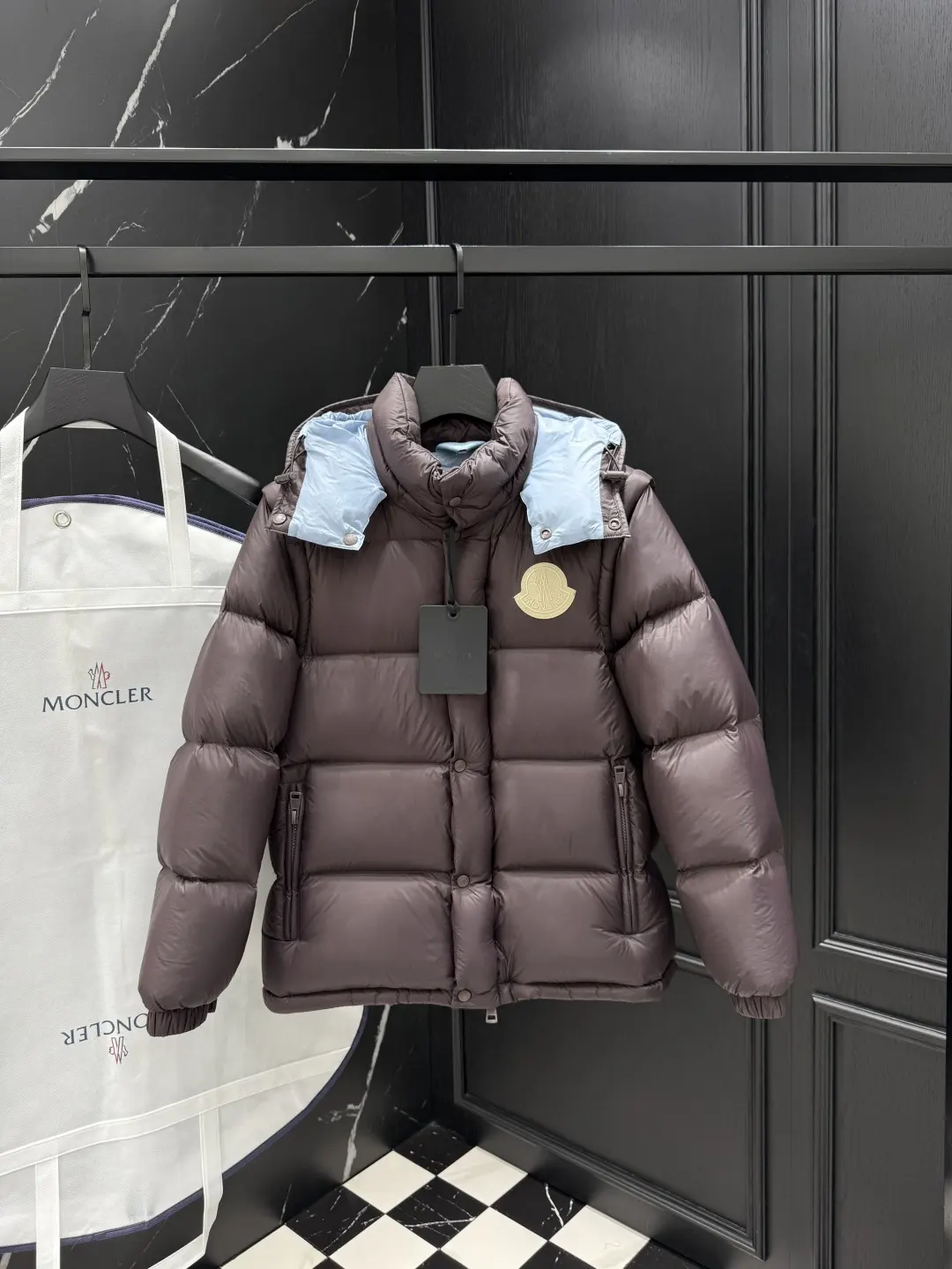 Moncler Detachable Sleeve Down Puffer Jacket D57020873 — view 6