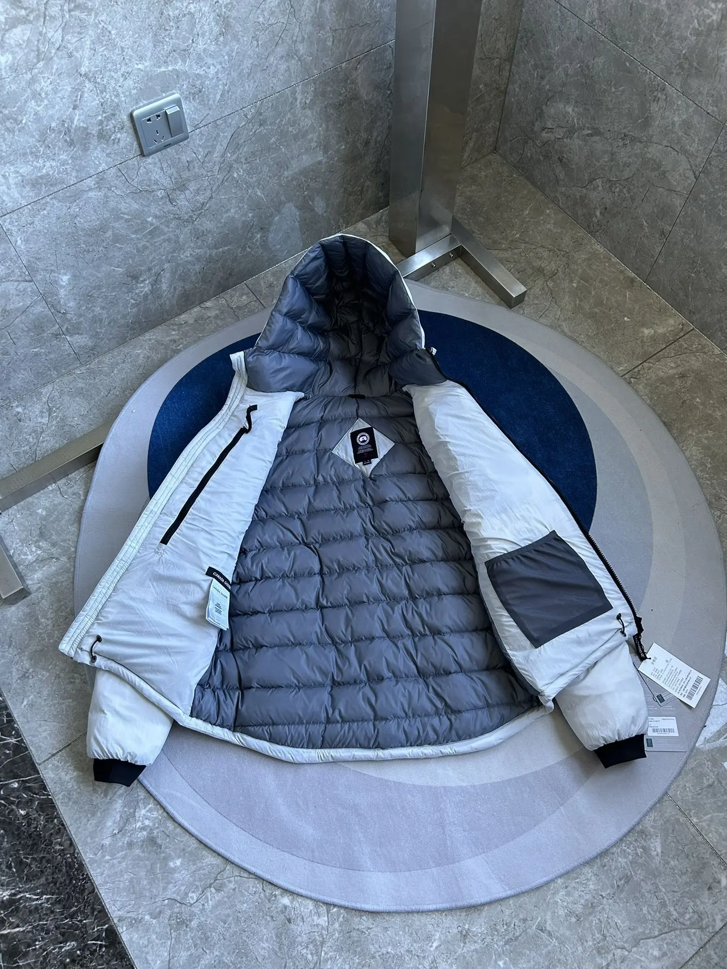 Lightweight Hooded Down Puffer Jacket D59020970 — view 4