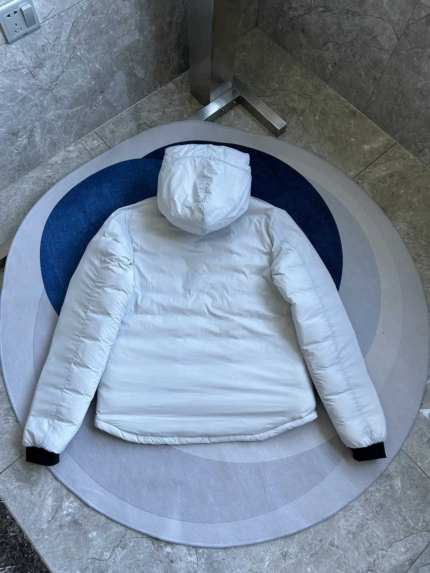 Lightweight Hooded Down Puffer Jacket D59020970 — view 6
