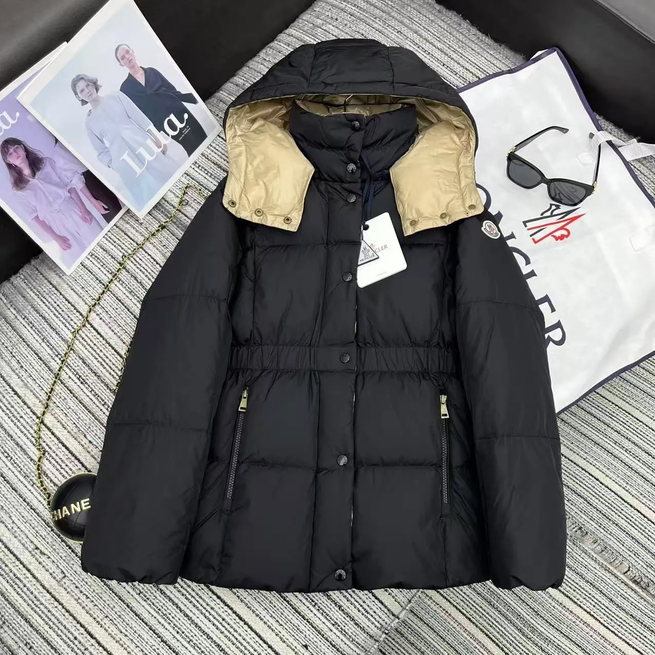 Hooded Cinched-Waist Down Puffer Jacket D59020887
