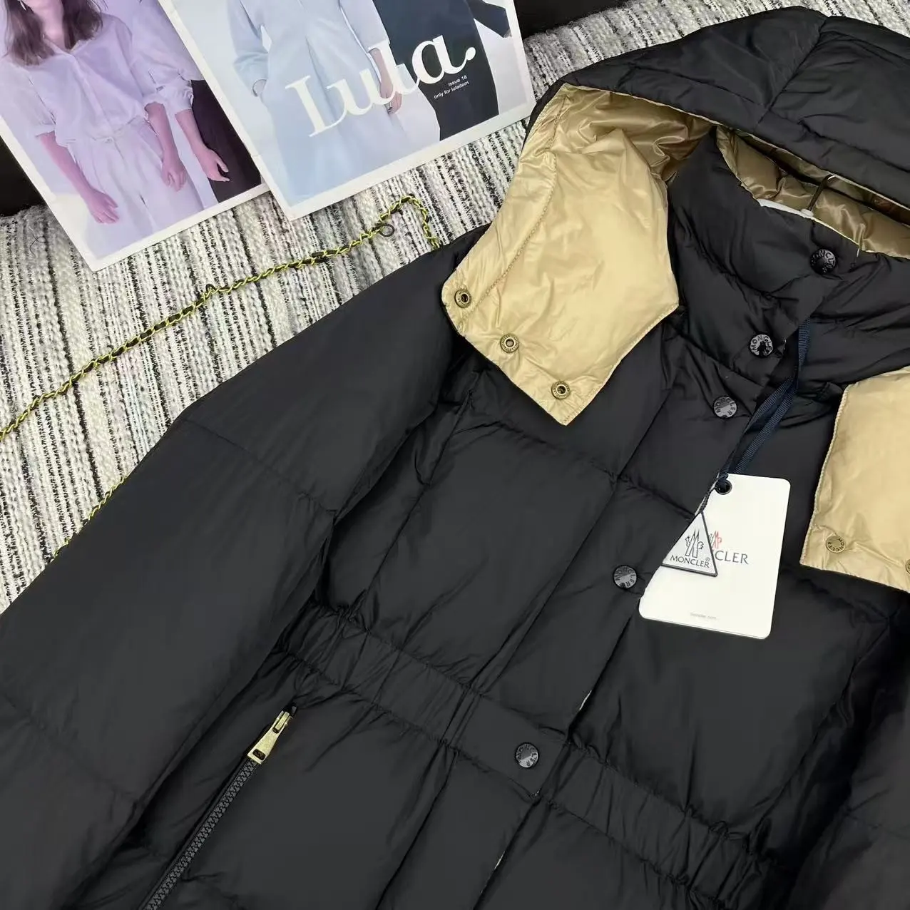 Hooded Cinched-Waist Down Puffer Jacket D59020887 — view 2