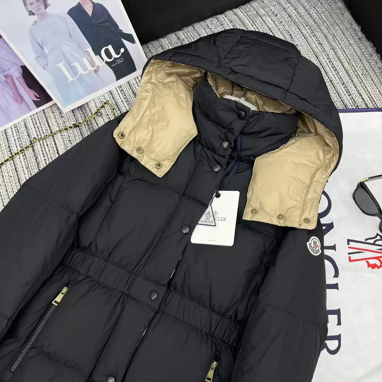 Hooded Cinched-Waist Down Puffer Jacket D59020887 — view 3