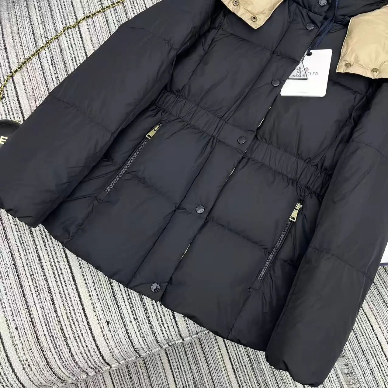Hooded Cinched-Waist Down Puffer Jacket D59020887 — view 5
