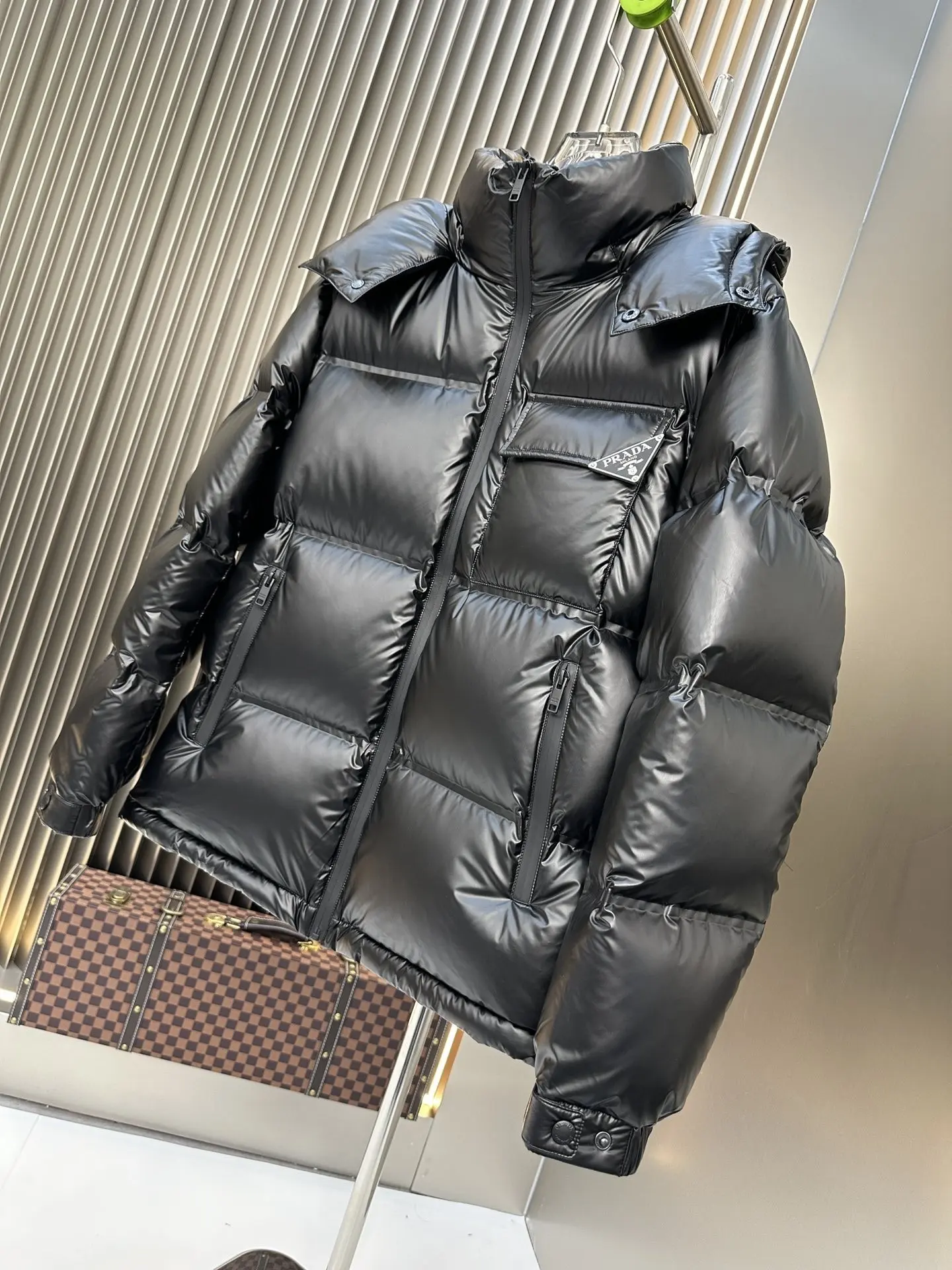 Logo-Patch Down-Filled Puffer Jacket D59020884 — view 3