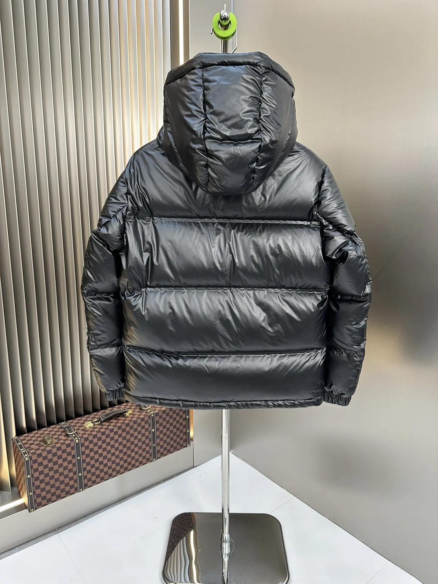 Logo-Patch Down-Filled Puffer Jacket D59020884 — view 8
