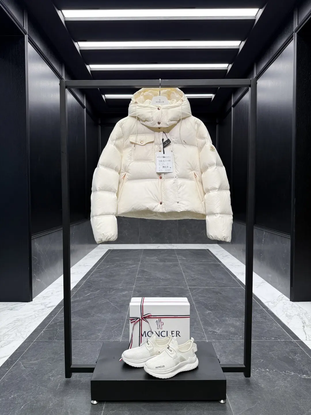 Erea Quilted Hooded Down Jacket D60020881