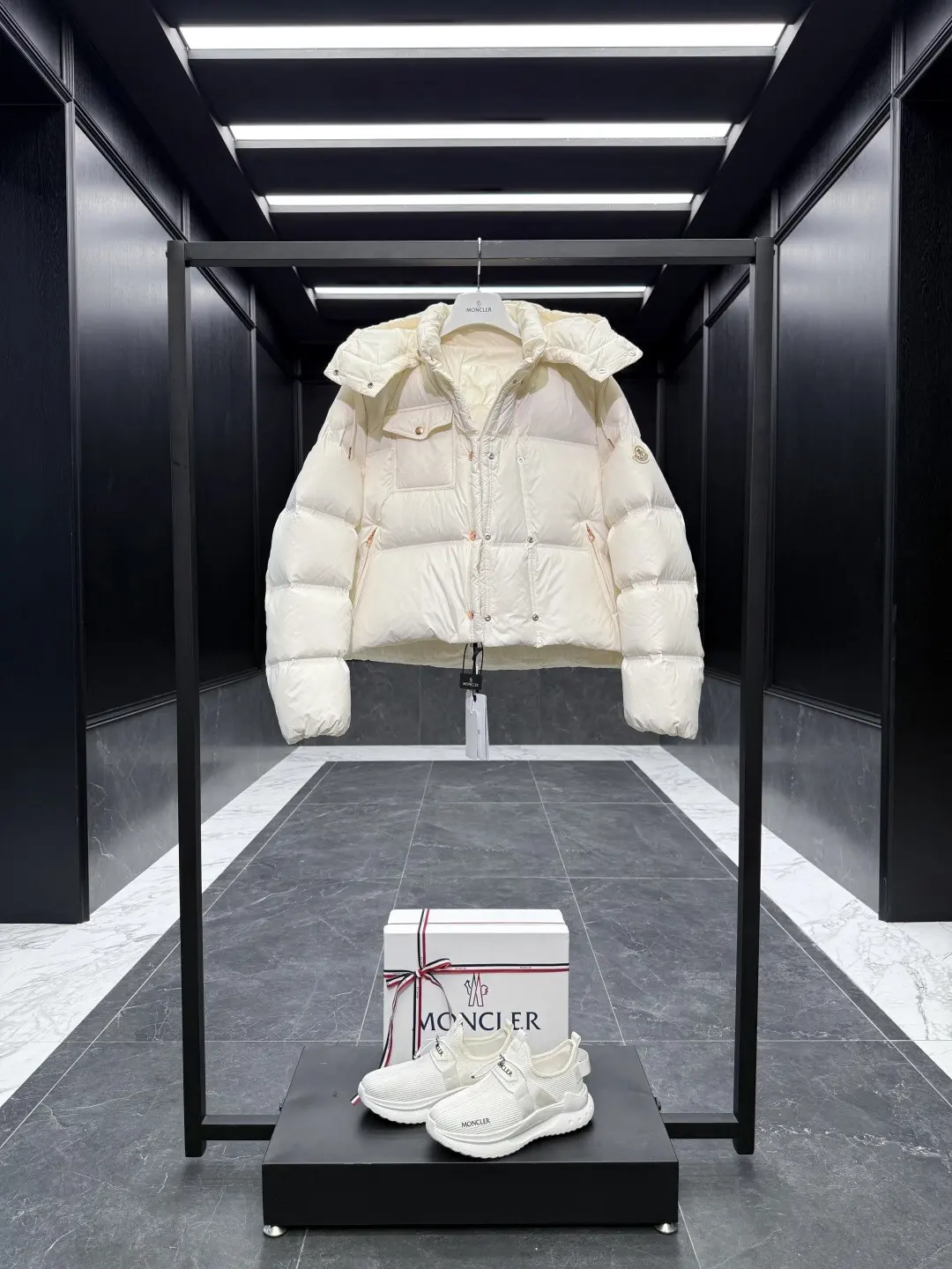 Erea Quilted Hooded Down Jacket D60020881 — view 4