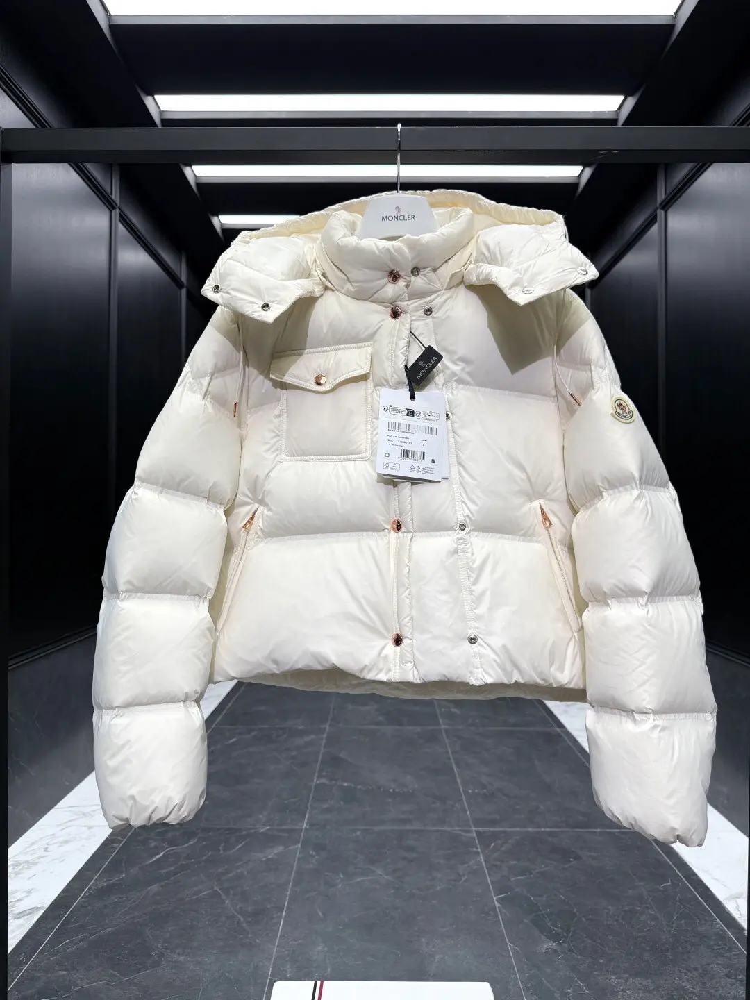 Erea Quilted Hooded Down Jacket D60020881 — view 5