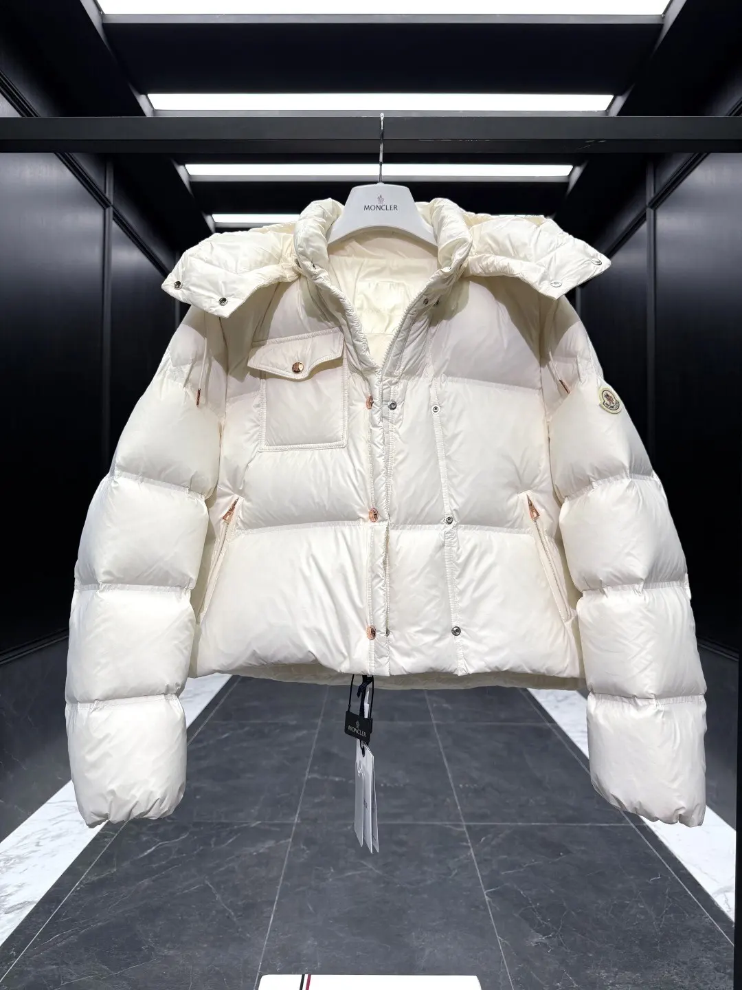 Erea Quilted Hooded Down Jacket D60020881 — view 8