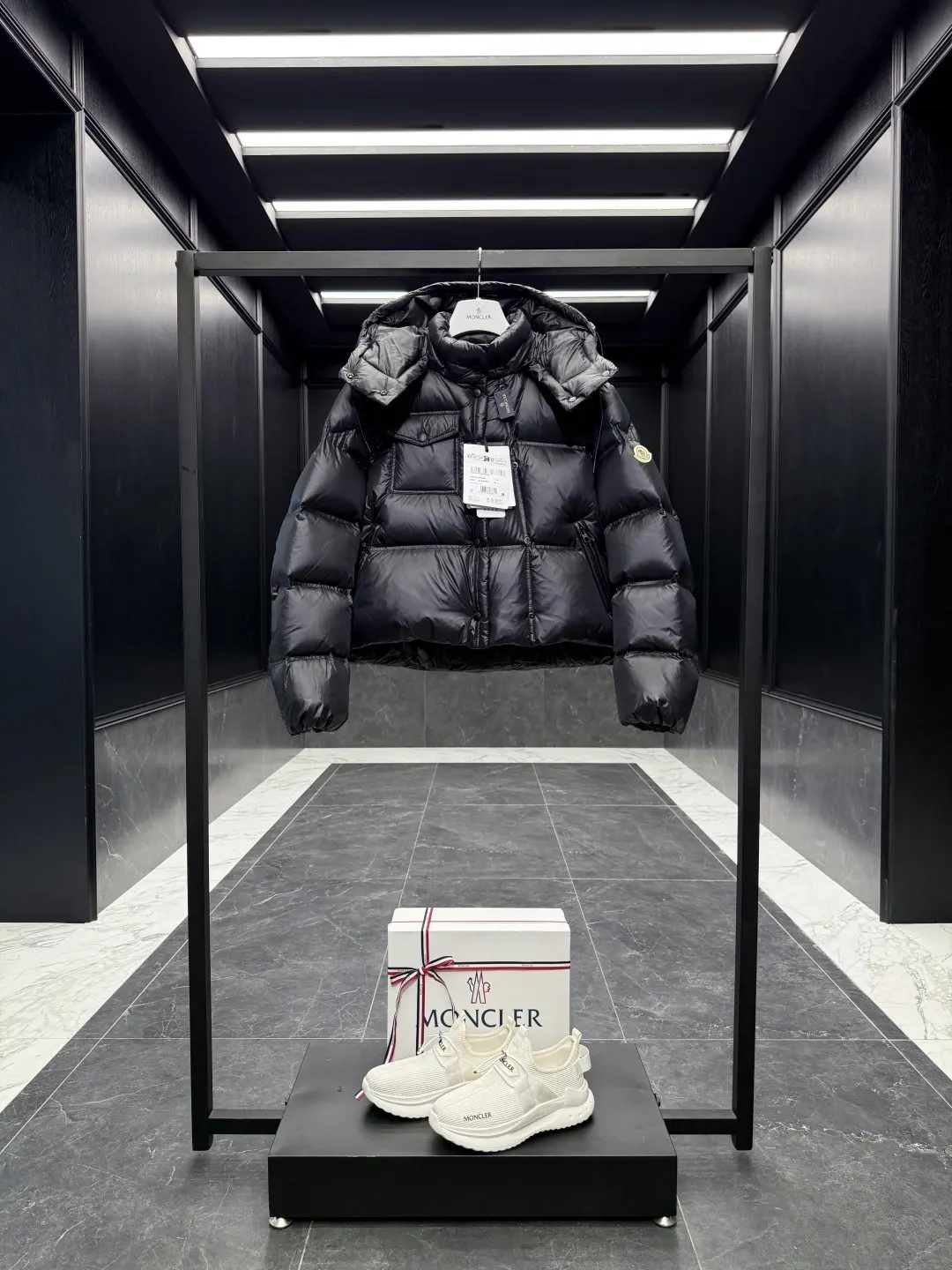 Moncler Erea Quilted Hooded Down Jacket D60020882 — view 2