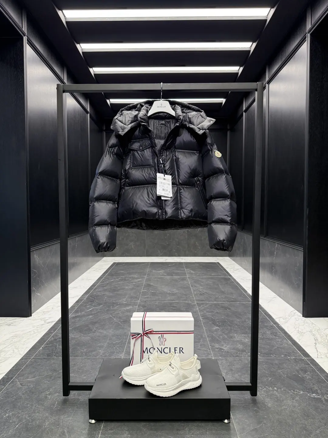 Moncler Erea Quilted Hooded Down Jacket D60020882 — view 3