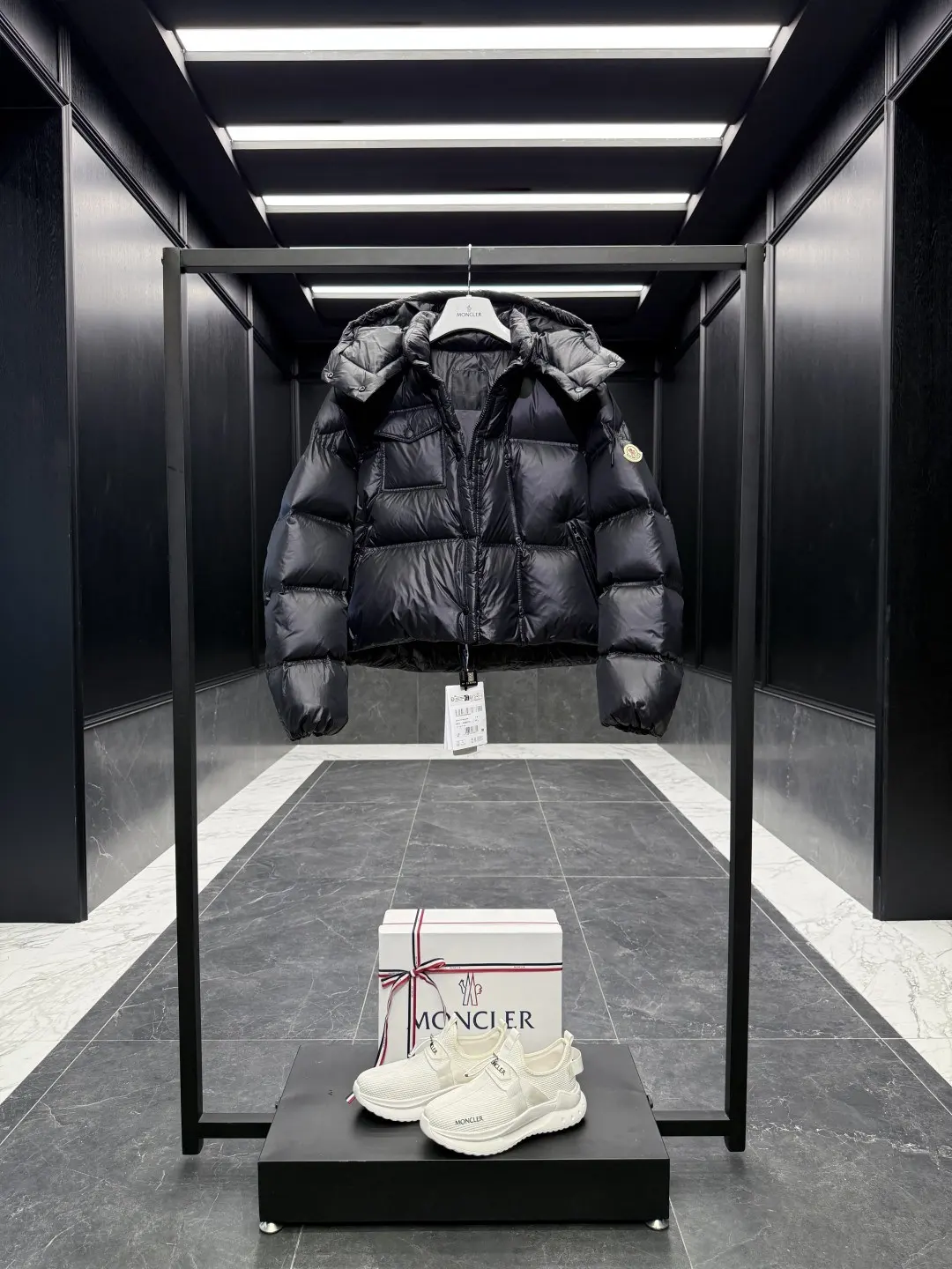 Moncler Erea Quilted Hooded Down Jacket D60020882 — view 4