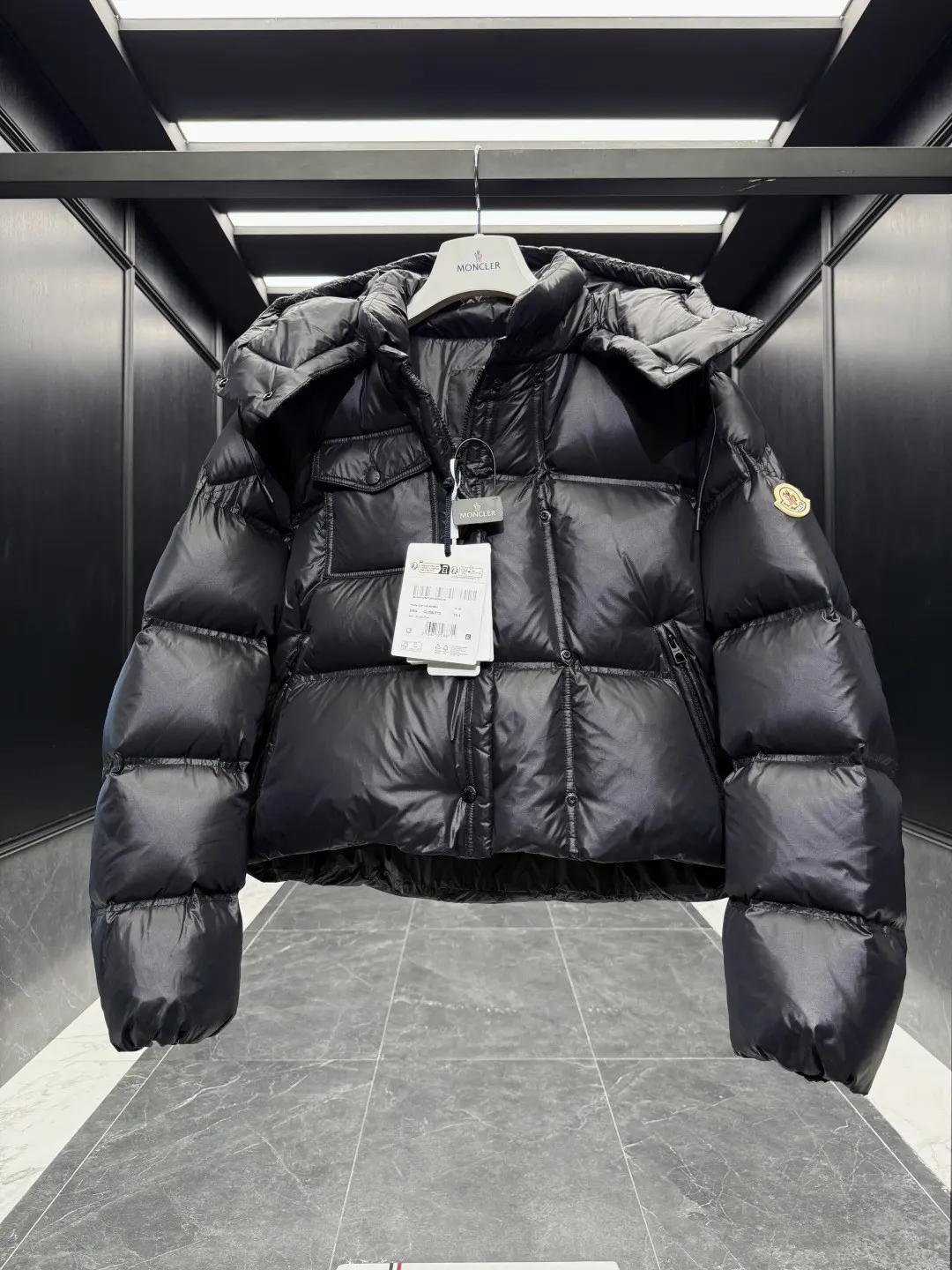 Moncler Erea Quilted Hooded Down Jacket D60020882 — view 6