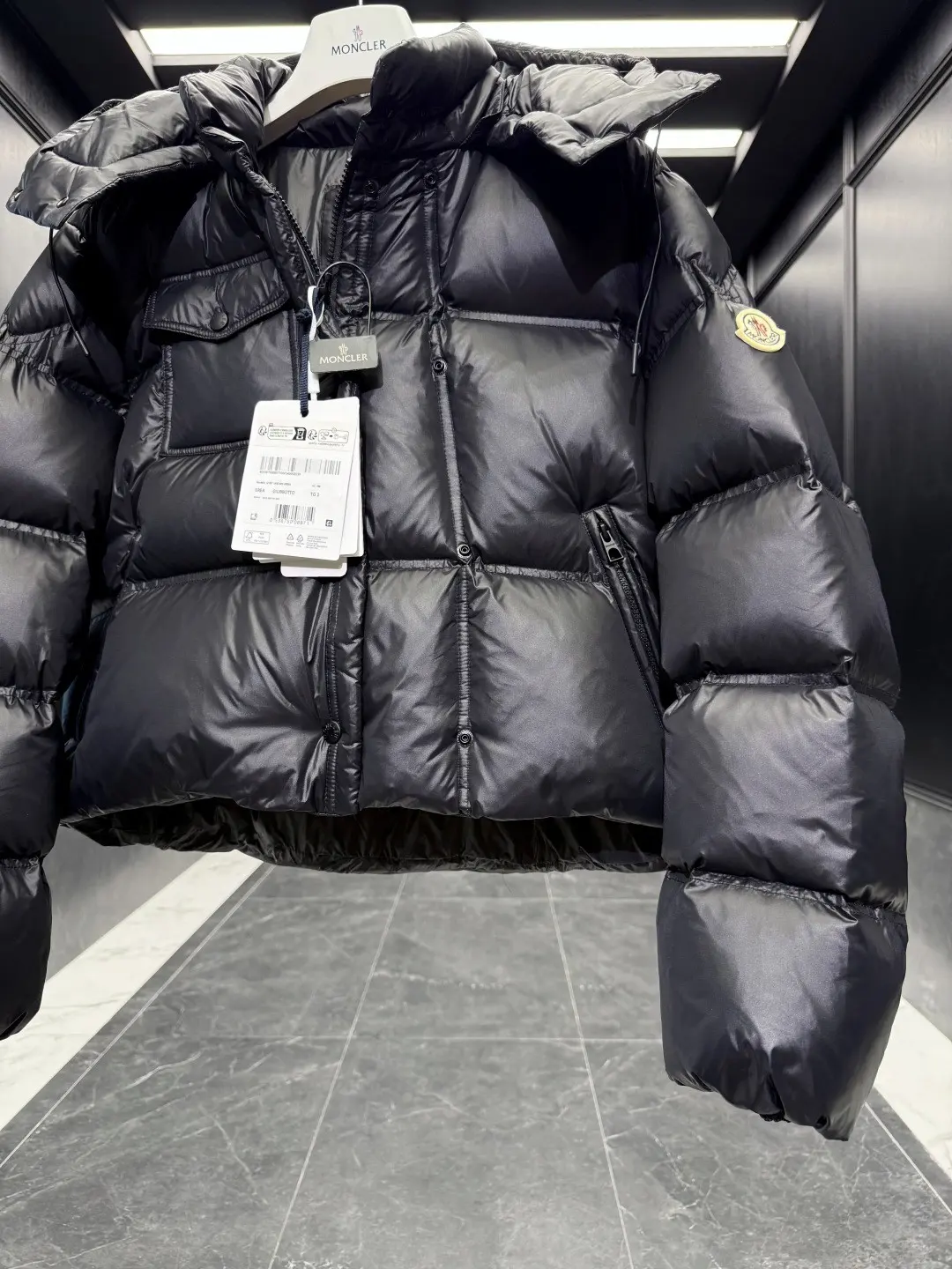 Moncler Erea Quilted Hooded Down Jacket D60020882 — view 7