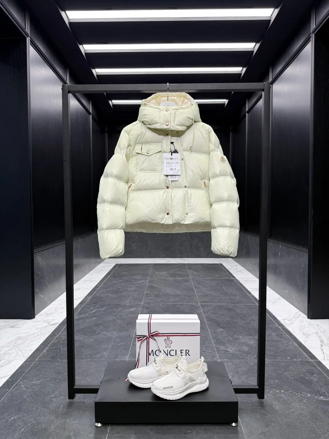 Erea Quilted Hooded Down Jacket D60020883