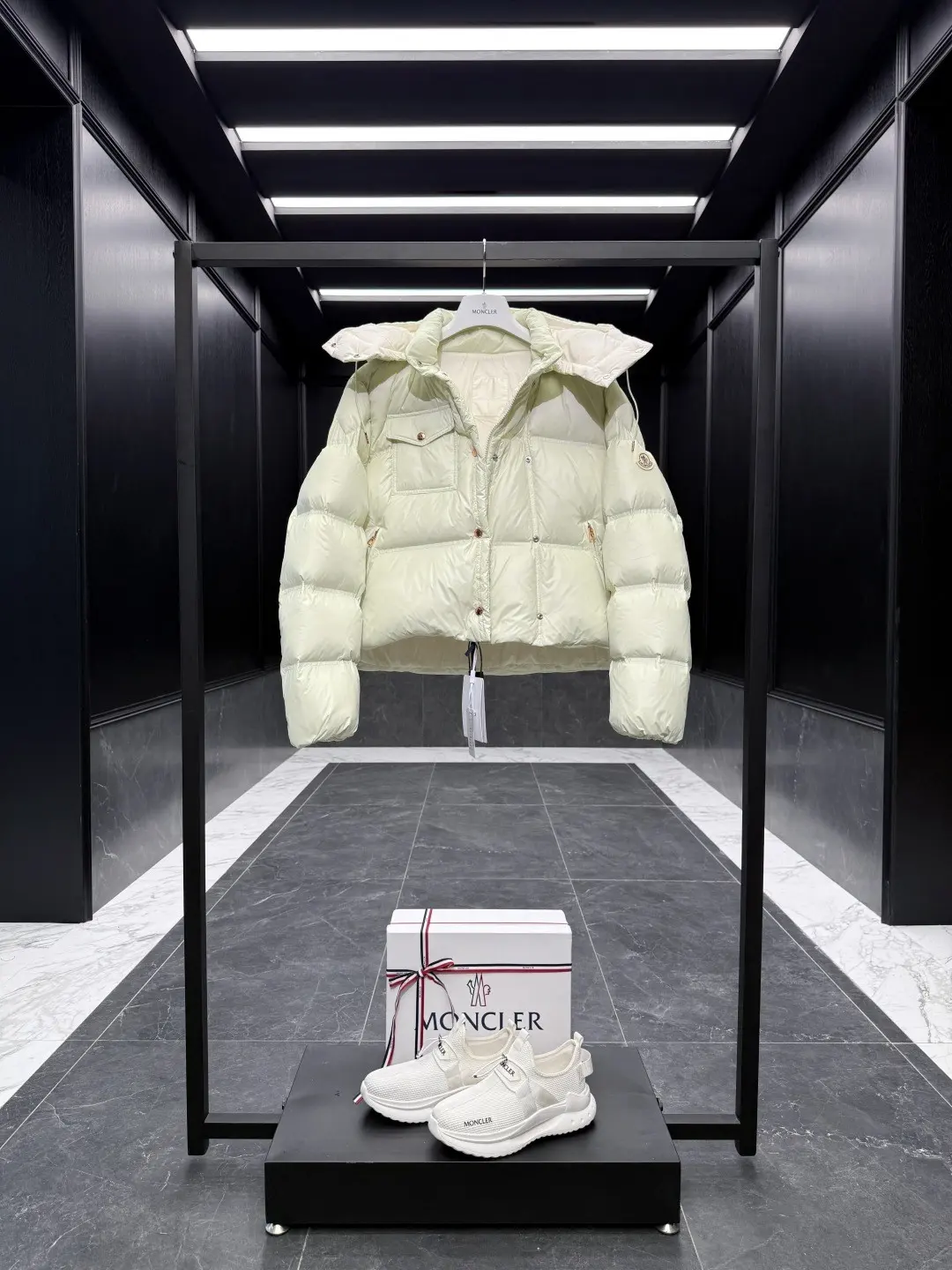 Erea Quilted Hooded Down Jacket D60020883 — view 4