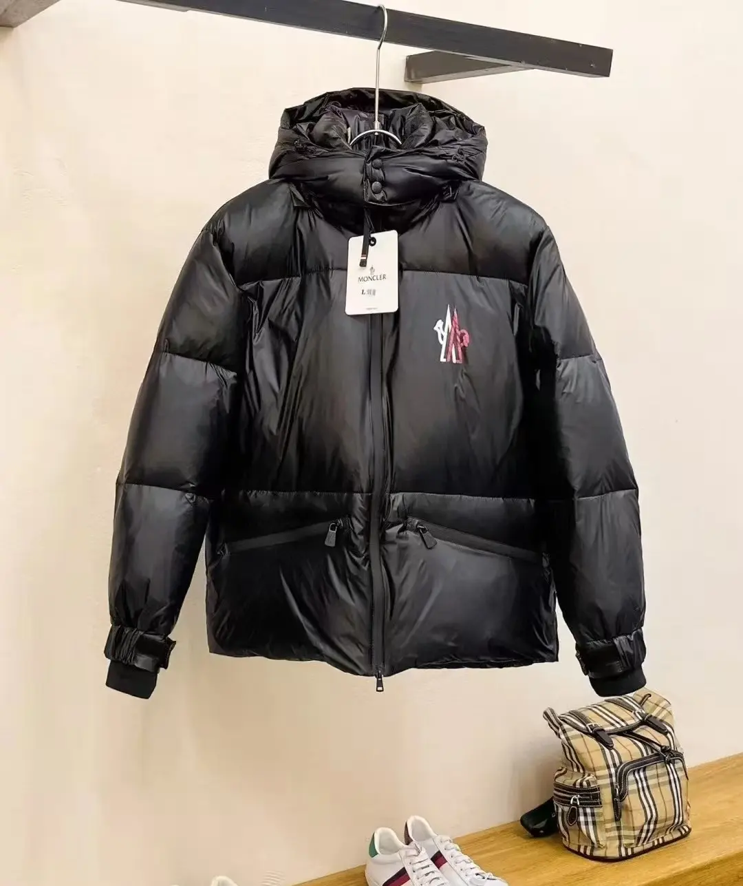 Logo-Appliqué Hooded Down Puffer Jacket D64020872