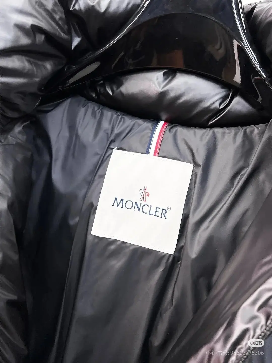 Logo-Appliqué Hooded Down Puffer Jacket D64020872 — view 5