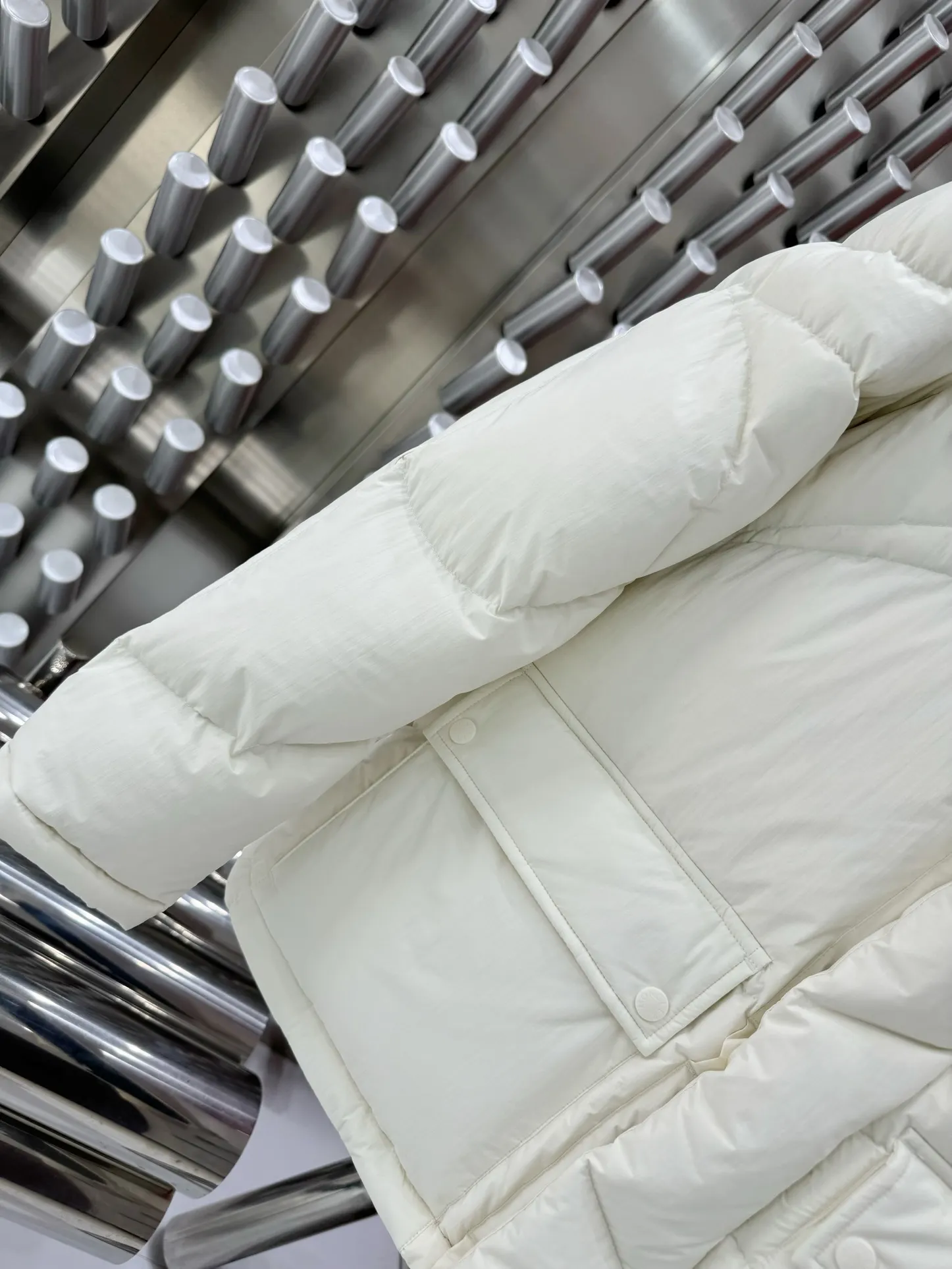 Hooded Down-Filled Puffer Jacket D65020876 — view 4