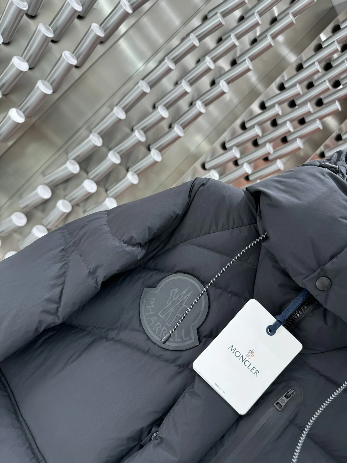 Moncler x Pharrell Williams Down-Filled Puffer Jacket D65020875 — view 4