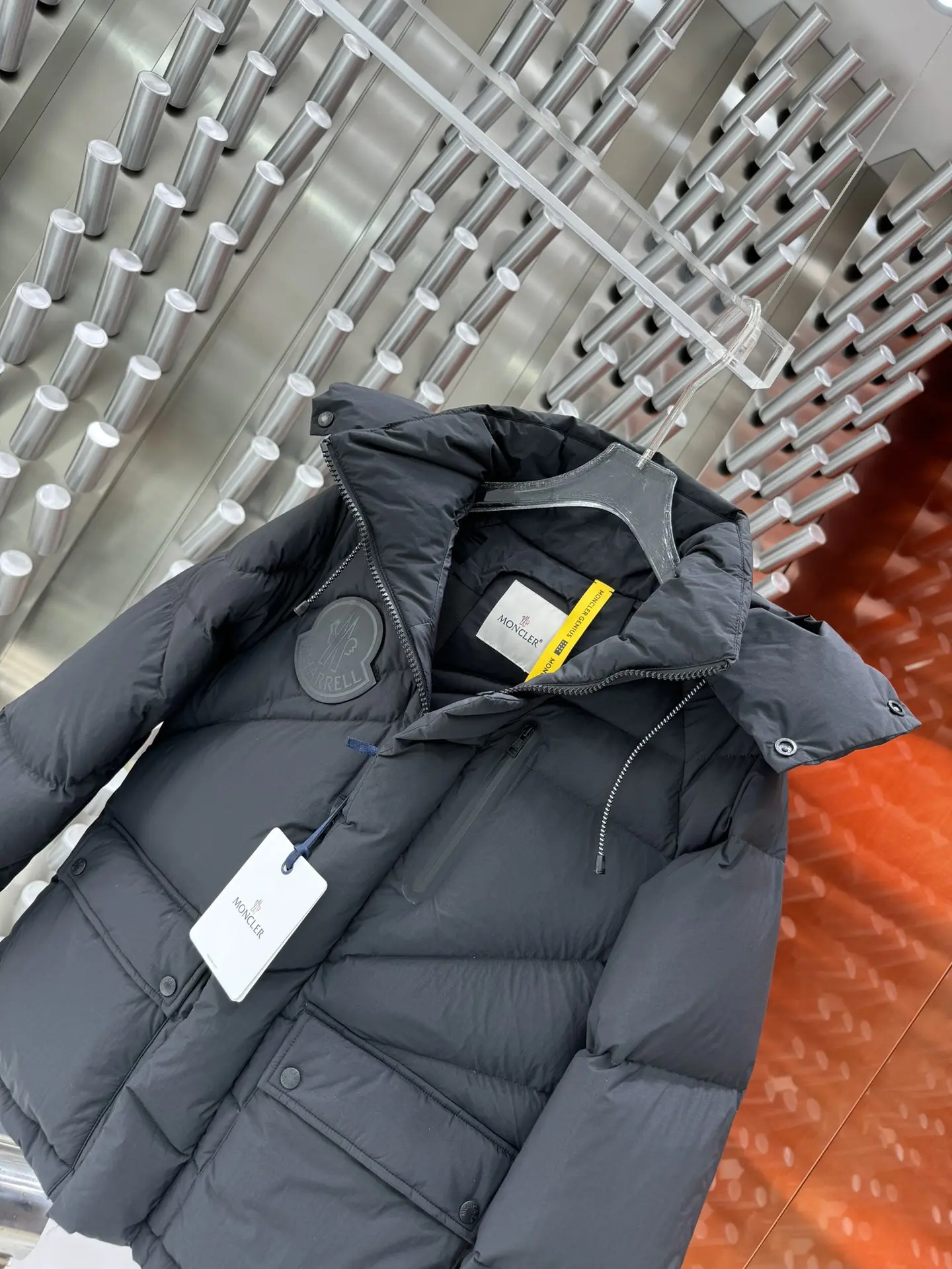 Moncler x Pharrell Williams Down-Filled Puffer Jacket D65020875 — view 7