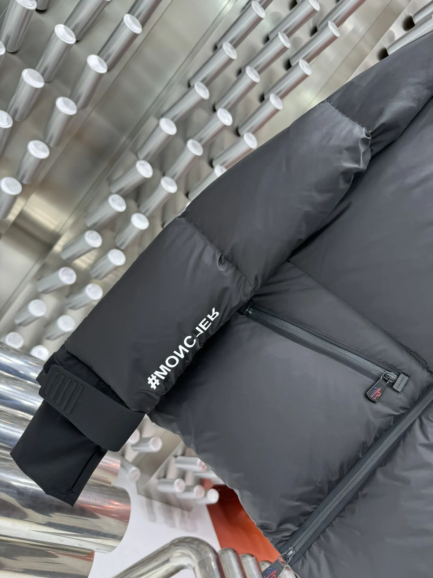 Logo-Print Down-Filled Puffer Jacket D65020871 — view 4