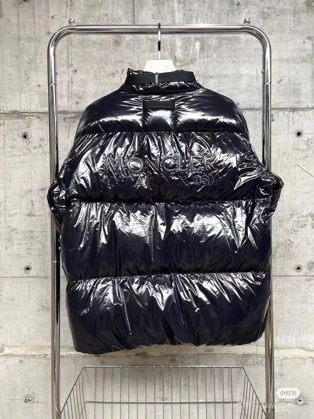 Moncler x 1017 ALYX 9SM Glossy Down Jacket D70020911 — view 9