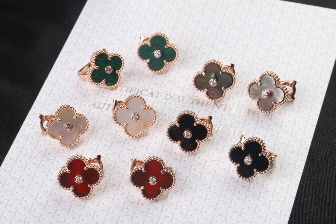 Alhambra Vintage Clover Stud Earrings (Sterling Silver) D22016933