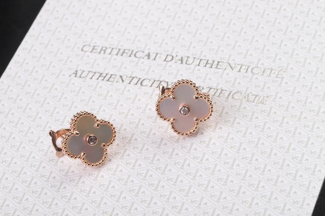 Alhambra Vintage Clover Stud Earrings (Sterling Silver) D22016933 — view 2
