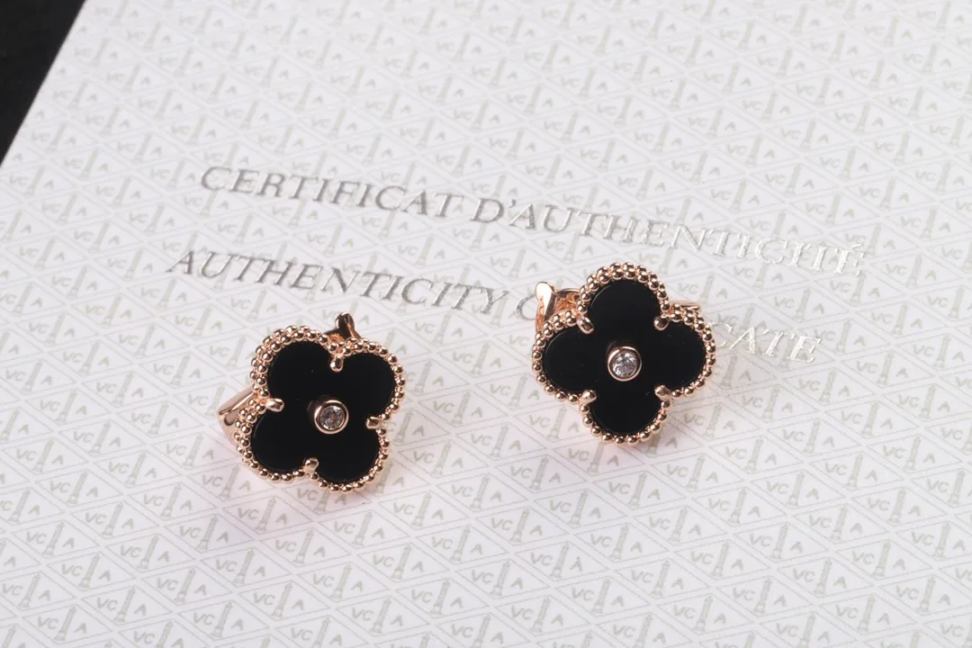 Alhambra Vintage Clover Stud Earrings (Sterling Silver) D22016933 — view 3