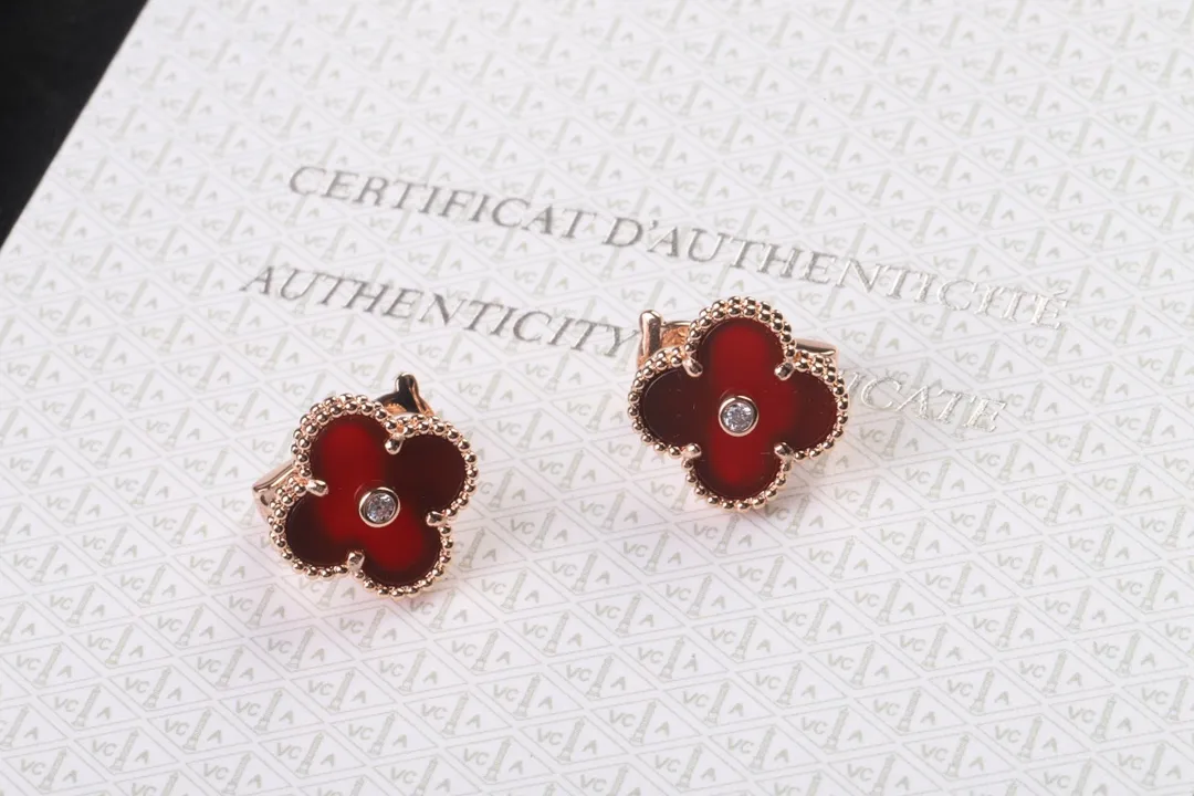 Alhambra Vintage Clover Stud Earrings (Sterling Silver) D22016933 — view 4