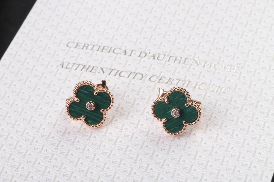 Alhambra Vintage Clover Stud Earrings (Sterling Silver) D22016933 — view 6