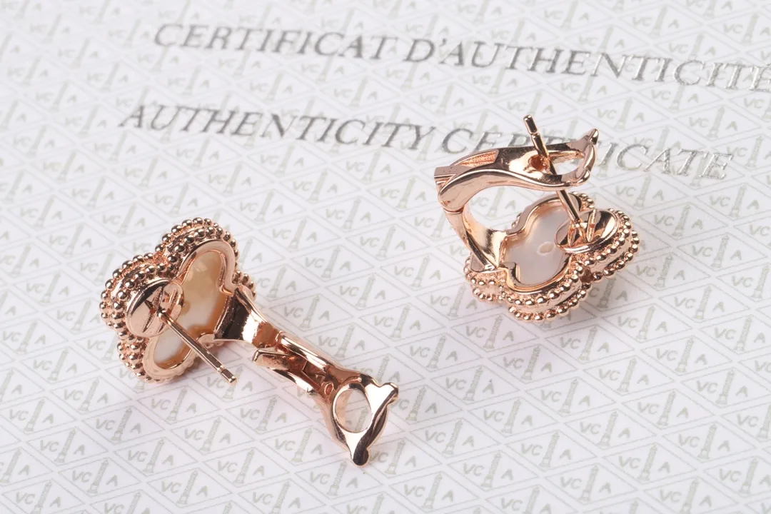 Alhambra Vintage Clover Stud Earrings (Sterling Silver) D22016933 — view 7