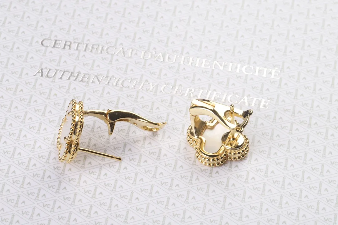 Alhambra Vintage Clover Clip-On Earrings (Sterling Silver) D21016931 — view 7